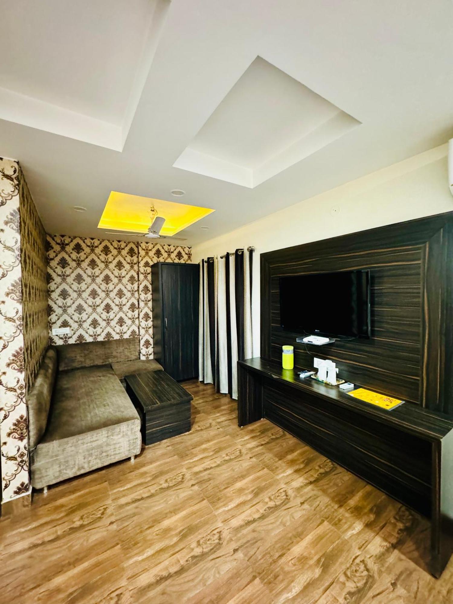 Hotel Kabir Residency Amritsar Bagian luar foto